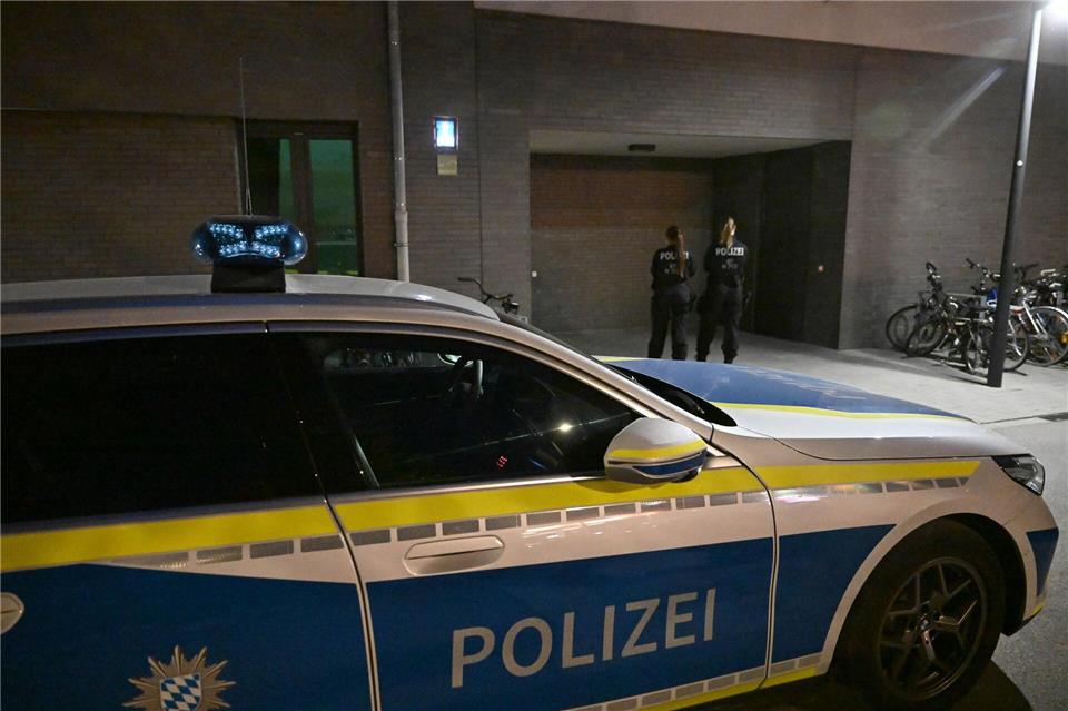 Ein 55-Jähriger wurde in einer Unterkunft in München getötet. Die Mordkommsission ermittelt.Felix Hörhager/dpa