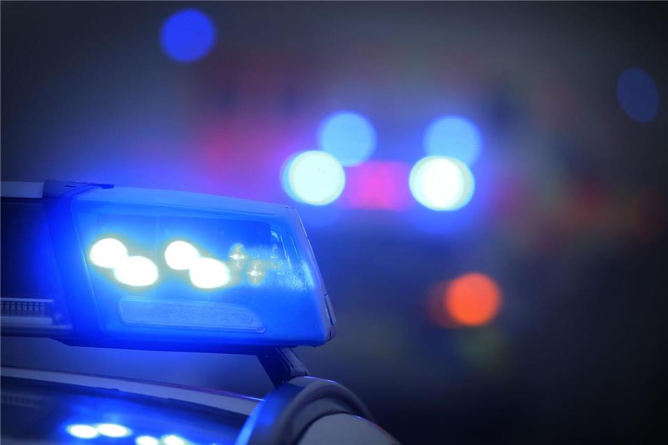 Ein 64-jähriger aus Frankreich stammender Mann wurde bei dem Unfall schwer verletzt - Lebensgefahr besteht laut Angaben der Polizei nicht. (Symbolfoto)Karl-Josef Hildenbrand/dpa