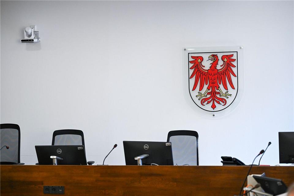Ein 77-jähriger ehemaliger Arzt steht vor dem Landgericht in Potsdam. (Symbolbild)Jens Kalaene/dpa