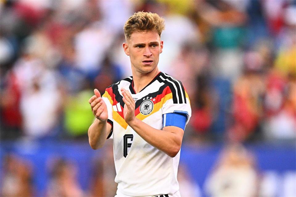 Ein Adidas-Abschiedstrikot gibt es für die Nationalspieler um Joshua Kimmich. (Archivbild)Tom Weller/dpa