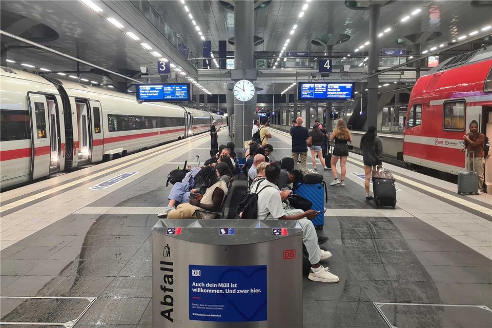 Ein Alkoholverbot gilt künftig auch in Berliner Bahnhöfen. (Archiv)Sophia Weimer/dpa