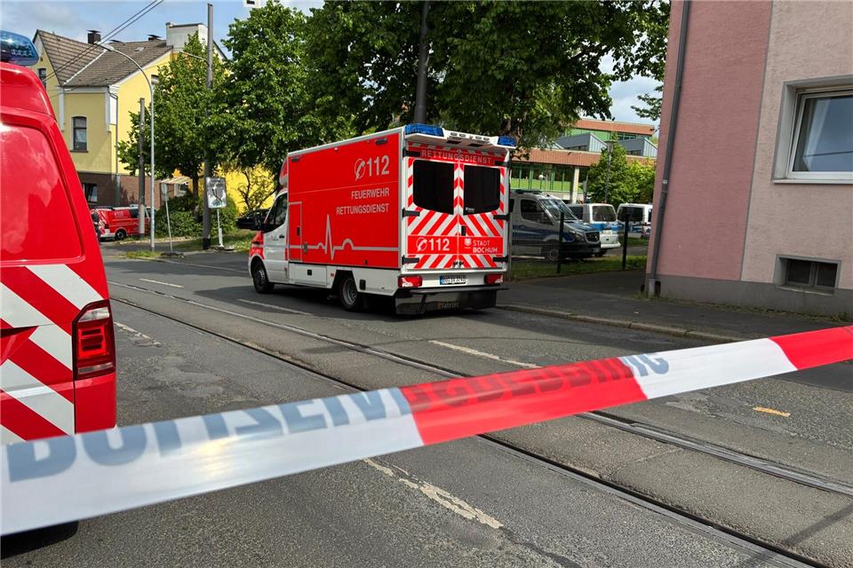 Ein Amokalarm an einer Schule hat in Bochum einen Einsatz von Polizei und Feuerwehr ausgelöst.Florentine Dame/dpa