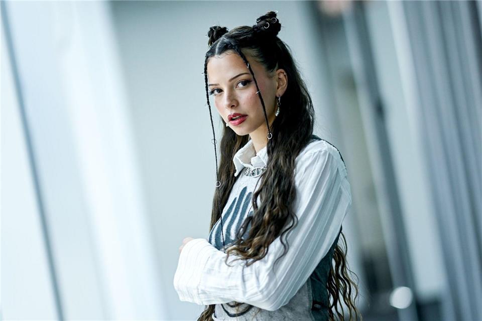 Ein Arzt habe ihr davon abgeraten, auf die Bühne zu gehen, sagte Sängerin Nina Chuba. (Archivbild)Britta Pedersen/dpa