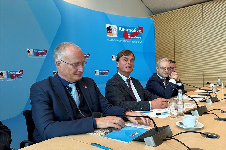 Ein Auto Baumanns war in der Nacht zum Montag vor seinem Haus im Hamburger Westen mutmaßlich angezündet worden.Jörg Ratzsch/dpa