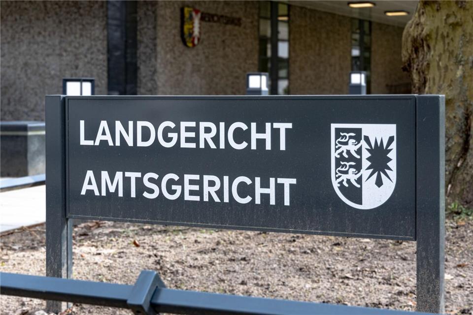 Ein Autodieb ist vom Landgericht Lübeck zu einer mehrjährigen Haftstrafe verurteilt worden. (Archivbild)Markus Scholz/dpa