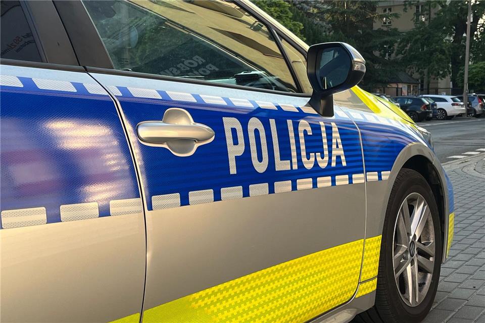 Ein Autofahrer in Polen hat mit seinem Wagen zwei Männer auf ihrem Schlitten gezogen. Einer wurde getötet, der andere schwer verletzt. (Symbolbild)Doris Heimann/dpa