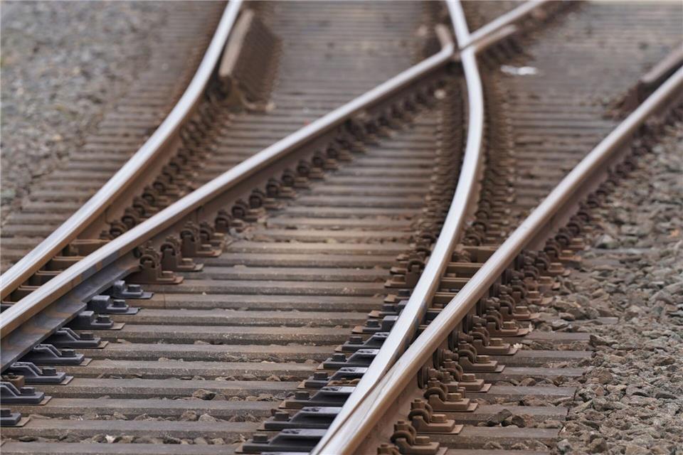 Ein Baden-Württemberger ist im österreichischen Lochau von einem Zug erfasst worden. (Symbolbild)Marcus Brandt/dpa