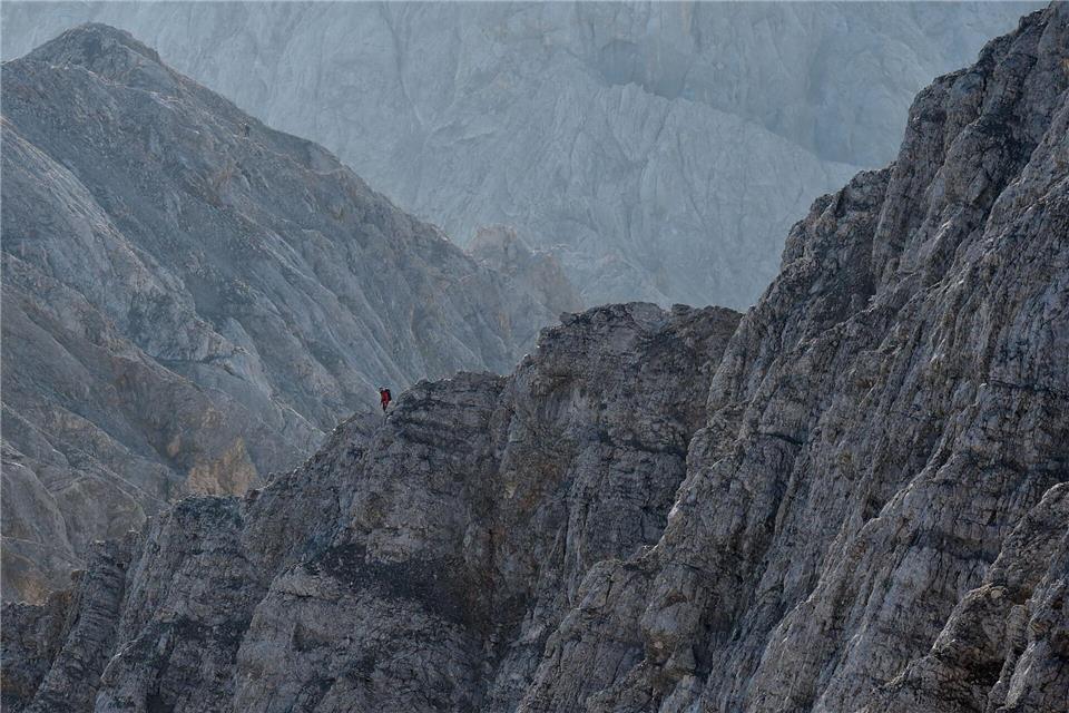 Ein Bergsteiger stürzt am Jubiläumsgrat rund 400 Meter in den Tod. (Archivbild)Angelika Warmuth/dpa