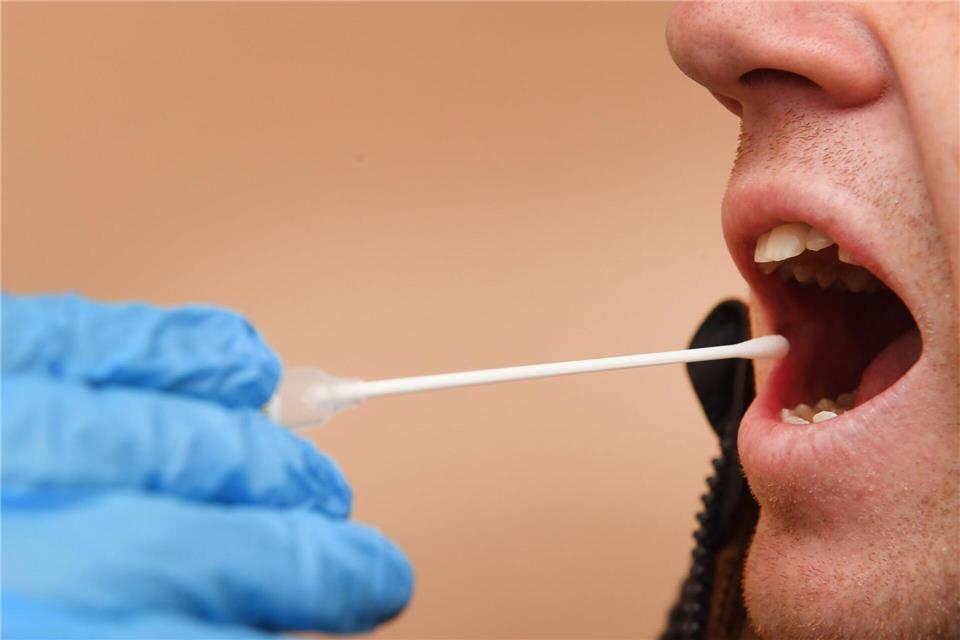 Ein Betrugsversuch mit einem Vaterschaftstest war Thema einer Gerichtsverhandlung am Amtsgericht Dillingen. (Symbolbild)Stefan Sauer/dpa