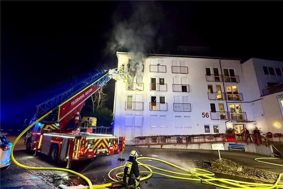 Ein Bewohner starb bei dem Brand.Feuerwehr Gießen/dpa