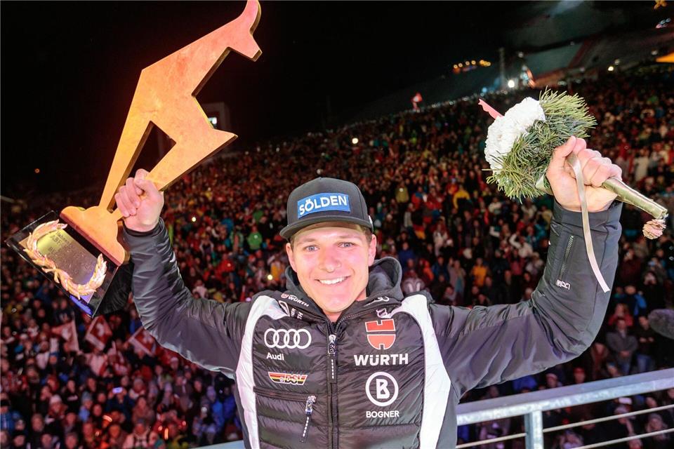 Ein Bild aus besseren deutschen Abfahrtszeiten: Thomas Dreßen feiert seinen Streif-Sieg 2018. (Archivbild)Expa/Johann Groder/APA/dpa