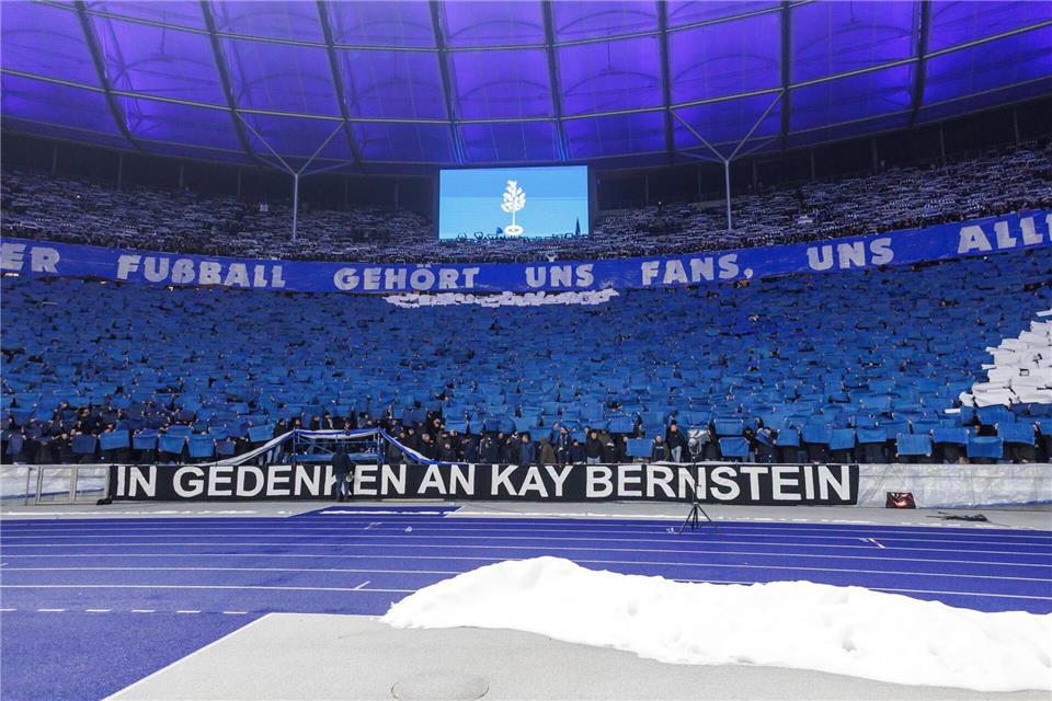 Ein Blick in die Ostkurve der Hertha-Fans vor dem Schalke-Spiel. Andreas Gora/dpa