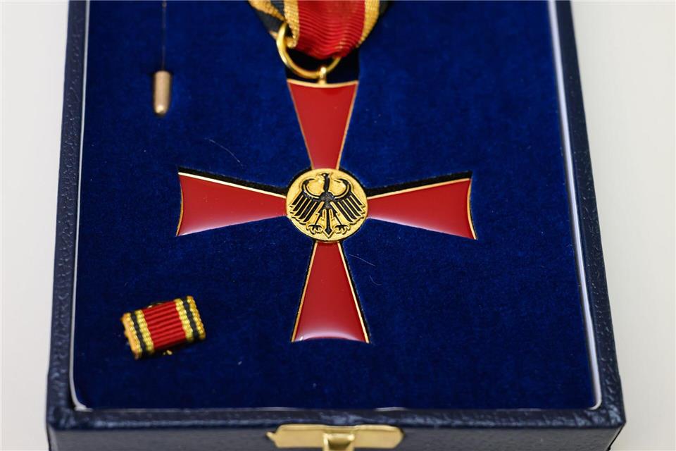 Ein Bundesverdienstkreuz einfach mal kaufen - ein YouTuber hat das geschafft. (Archivbild)Patrick Pleul/dpa
