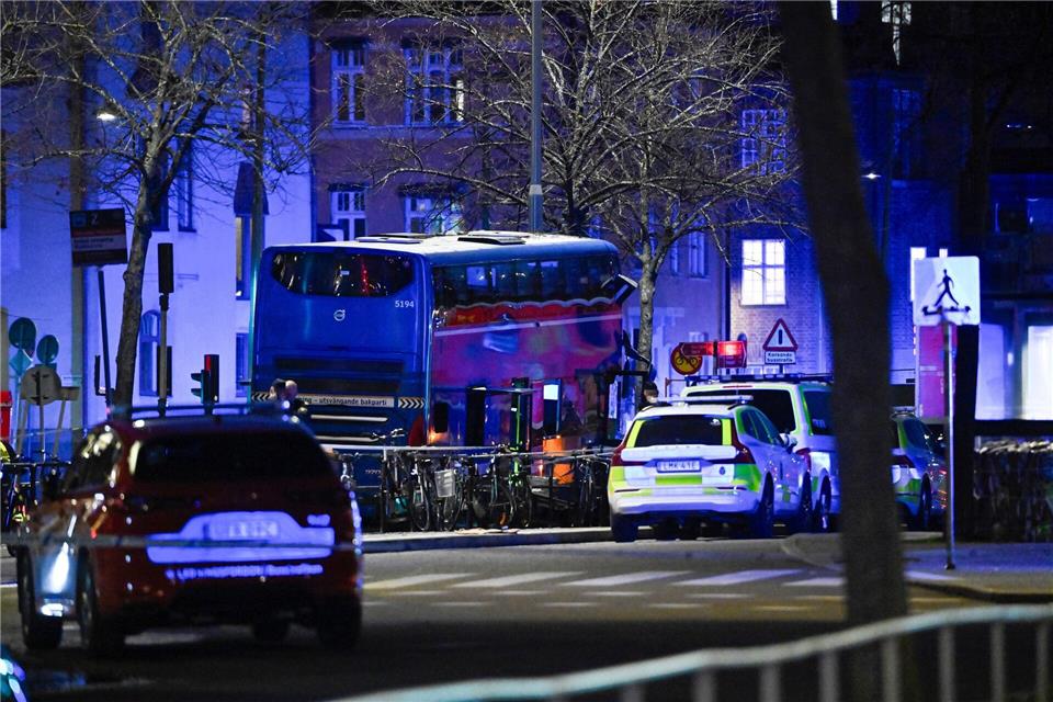 Ein Doppeldeckerbus ist im Zentrum von Stockholm verunglückt. (Archivbild)Henrik Montgomery/TT News Agency via AP/dpa