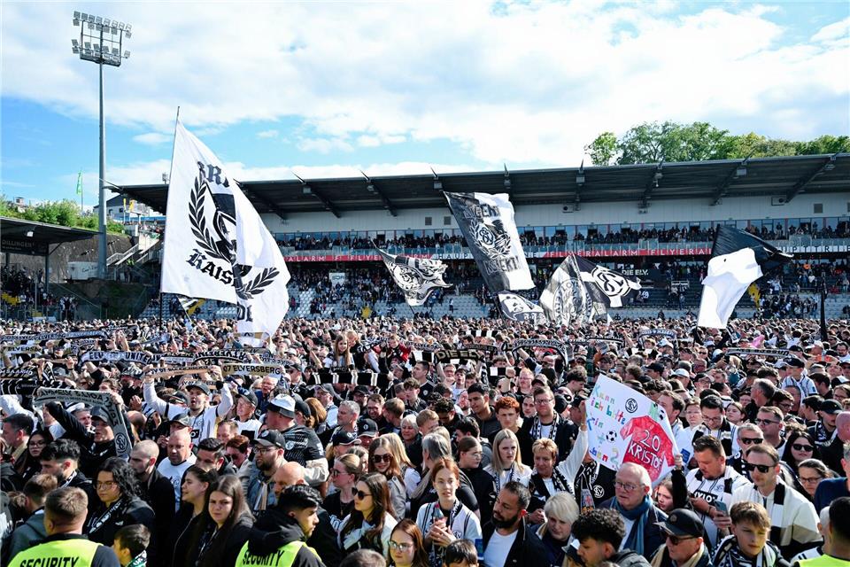 Ein Dorf steht kopf: Elversberg ist das erste Mal in der Bundesliga dabei. Uwe Anspach/dpa