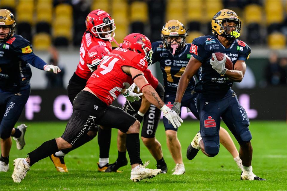 Ein Duell auf Augenhöhe zwischen den Potsdam Royals und den Dresden Monarchs.Robert Michael/dpa