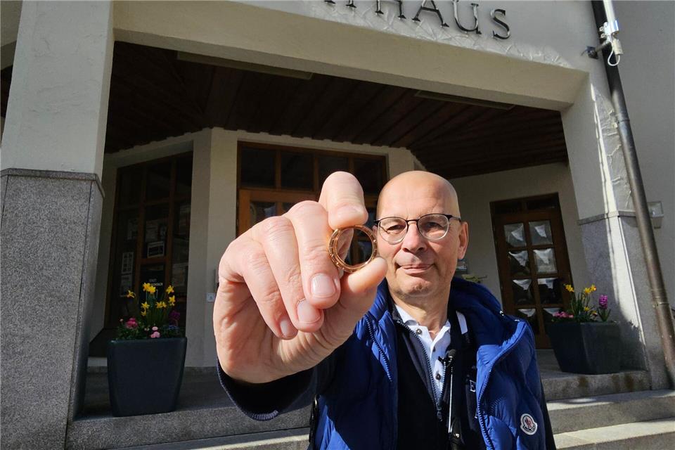 Ein Ehering ist nach einer kleinen Odyssee durch Nordbayern wieder bei seinem Berliner Besitzer angekommen. Mike Müller/dpa