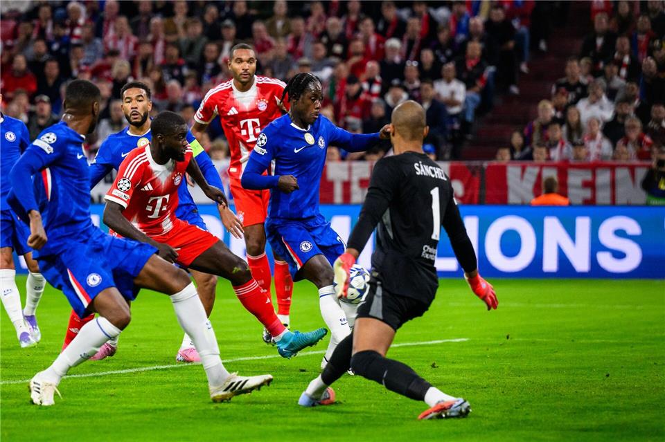 „Top Leistung“: Bayern schlägt Club-Weltmeister dank Kane Ein Eigentor von Trevoh Chalobah (2.v.r.) bringt die Bayern in Führung.Tom Weller/dpa
