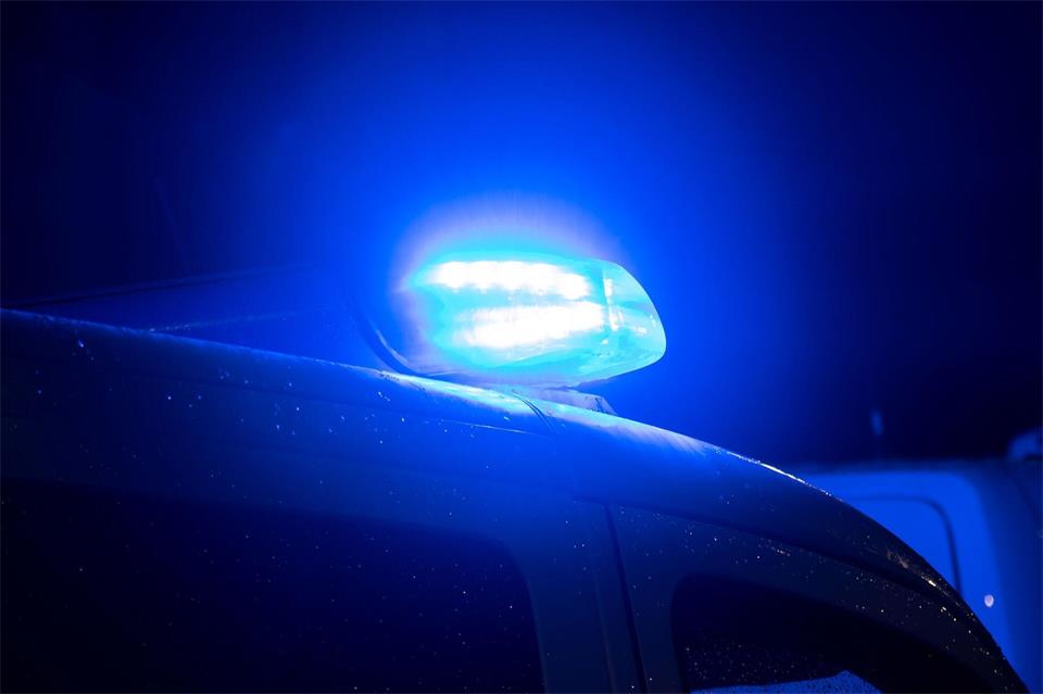 Ein Elfjähriger wird auf seinem Rad von einem Auto erfasst und schwer verletzt. (Symbolbild)Sarah Knorr/dpa