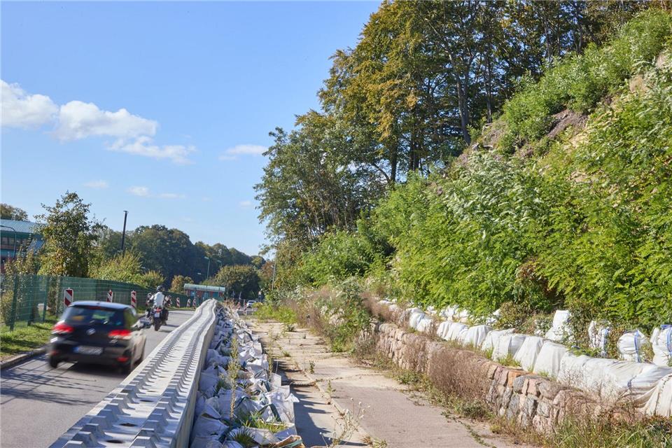 Ein Erdrutsch hat im Februar die B209 in Lauenburg teilweise verschüttet.Georg Wendt/dpa