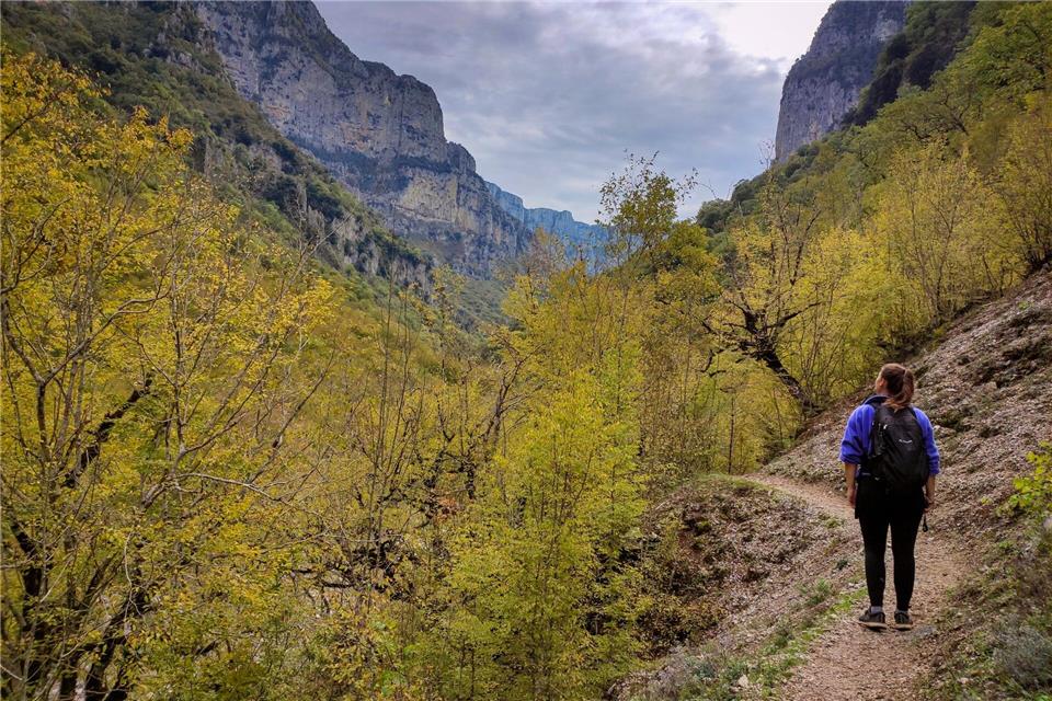 Ein Erlebnis für Wanderfreunde: einmal durch die Vikos-Schlucht.Linda Heyer/dpa-tmn