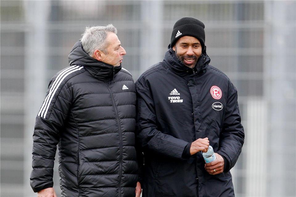 Ein Ex-Bremer und der neue Werder-Coach: Klaus Allofs und Daniel Thioune in gemeinsamen Tagen bei Fortuna Düsseldorf.Roland Weihrauch/dpa