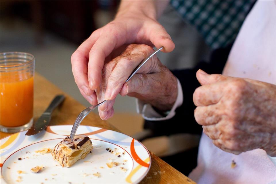 Ein FSJ kann in vielen Bereichen absolviert werden - etwa im Sport oder im karitativen Bereich. (Symbolbild)Friso Gentsch/dpa