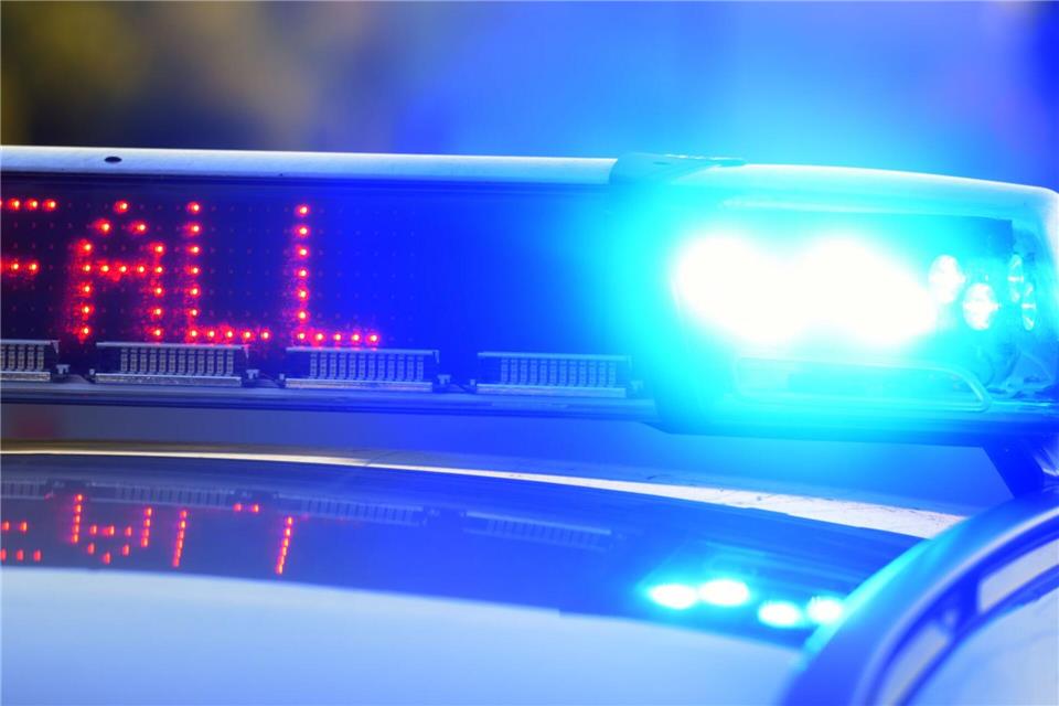 Ein Fahrer baut mit einem nicht zugelassenen Quad einen Unfall und wird dabei schwer verletzt. (Symbolbild)Stefan Puchner/dpa