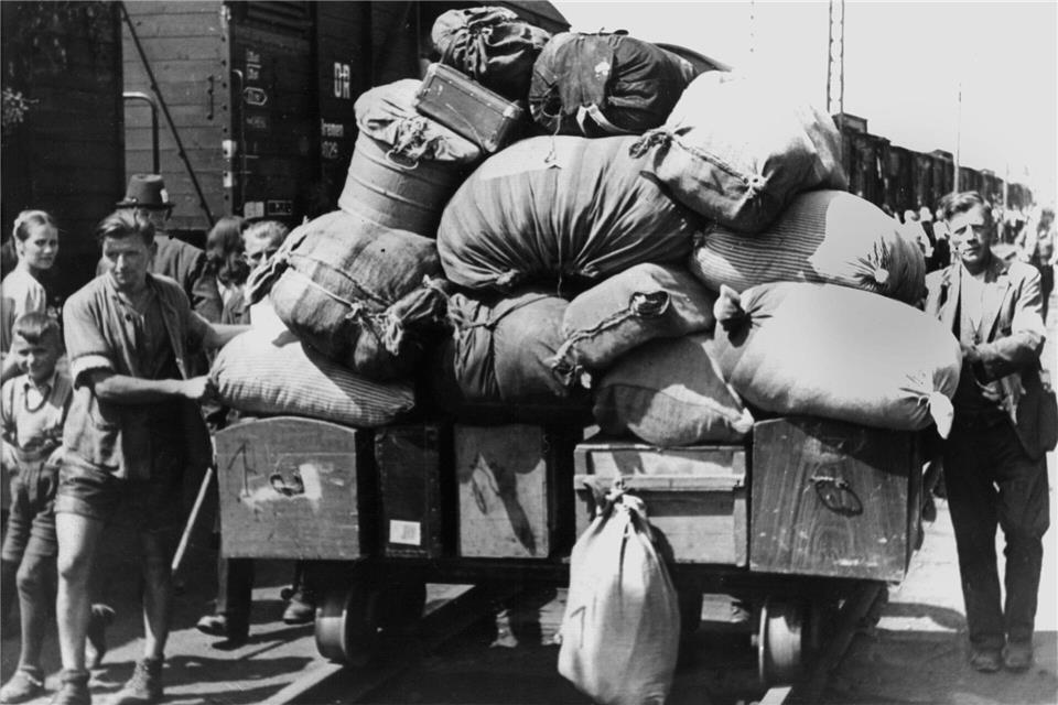 Ein Flüchtlingszug mit vertriebenen Sudetendeutschen trifft im Durchgangslager Wiesau ein. (Archivbild)picture alliance / dpa