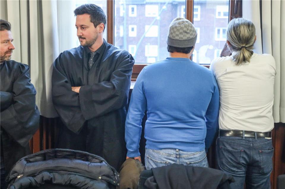 Ein Foto vom Prozessauftakt vor der Großen Jugendkammer des Landgerichts Münster am Amtsgericht Bocholt.