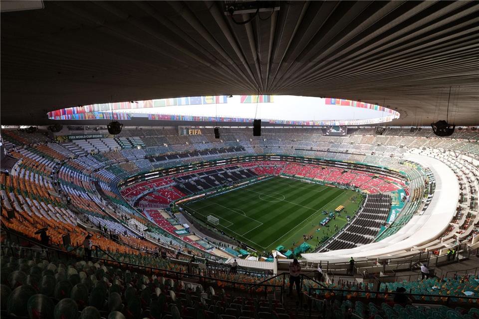 Ein Fußball-Tempel, der es in sich hat: Er liegt über 2.200 Meter über dem Meeresspiegel. (Archivbild)Nick Potts/PA Wire/dpa