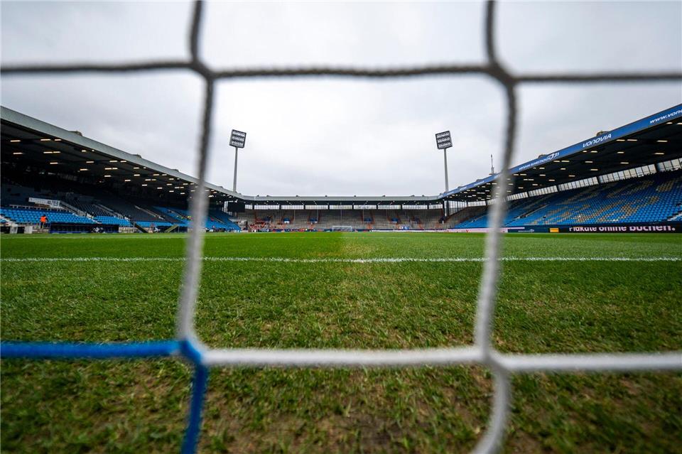Ein Fußballtor ist in Erlangen umgestürzt und hat ein Kind tödlich verletzt. (Symbolbild)David Inderlied/dpa
