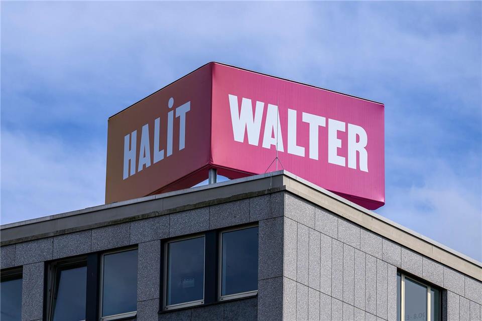 Ein Gedenkstein, ein Platz und eine Lichtinstallation erinnern in Kassel an Halit Yozgat. (Archivbild)Swen Pförtner/dpa