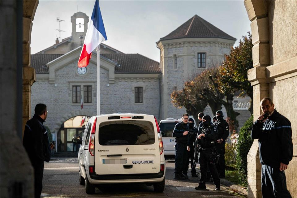 Ein Gefängnisausbrecher in Frankreich ist später beim Kaffeetrinken in einem Bistro gefasst worden. (Symbolfoto) Arnaud Finistre/AFP/dpa