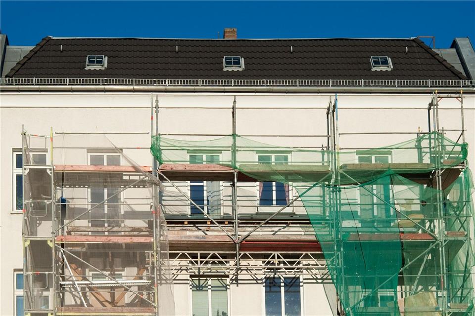 Wohnungsmängel? So klappt die Mietminderung Ein Gerüst versperrt Ihnen die Sicht aus Ihrer Wohnung? Dann kann das eine Mietminderung rechtfertigen.Andrea Warnecke/dpa-tmn