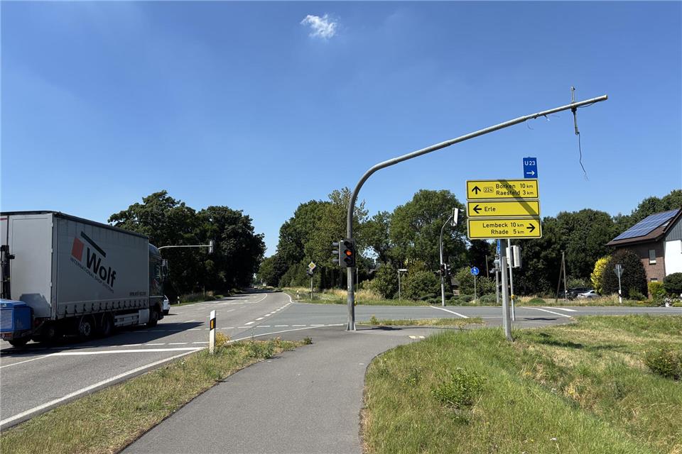 Ein Gespann hatte die Peitsche der Ampel und deren Technik schwer beschädigt. Nach der Reparatur haben sich an der Kreuzung Dorstener Straße / Scherbecker Straße / Rhader Straße in Erle keine Unfälle mehr ereignet.