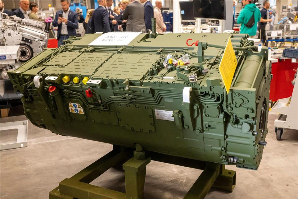 Ein Getriebe von Renk.Peter Kneffel/dpa