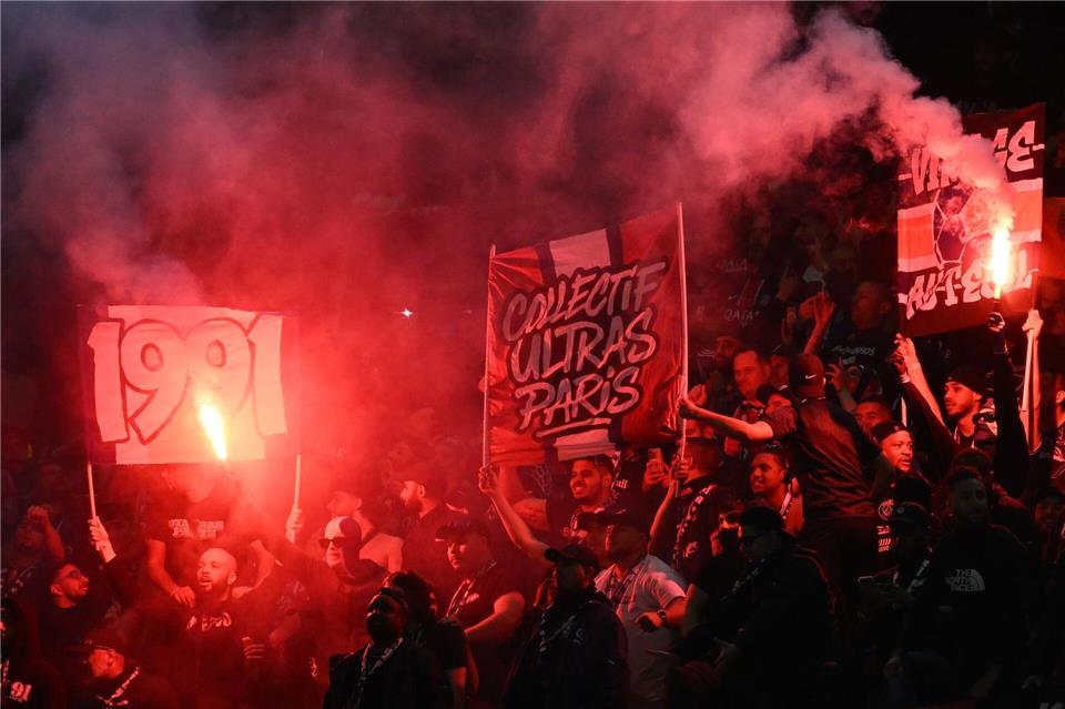 Ein Großaufgebot an Ordnungskräften soll in Paris dafür sorgen, dass beim Finale von PSG gegen Arsenal alles friedlich bleibt (Archivbild).Sven Hoppe/dpa
