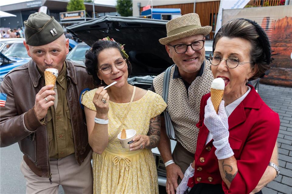 In Wettenberg werden wieder „Golden Oldies“ gefeiert Ein Großteil der Besucher kommt verkleidet - und passt sich modisch dem Flair der „Golden Oldies“ an.Christian Lademann/dpa