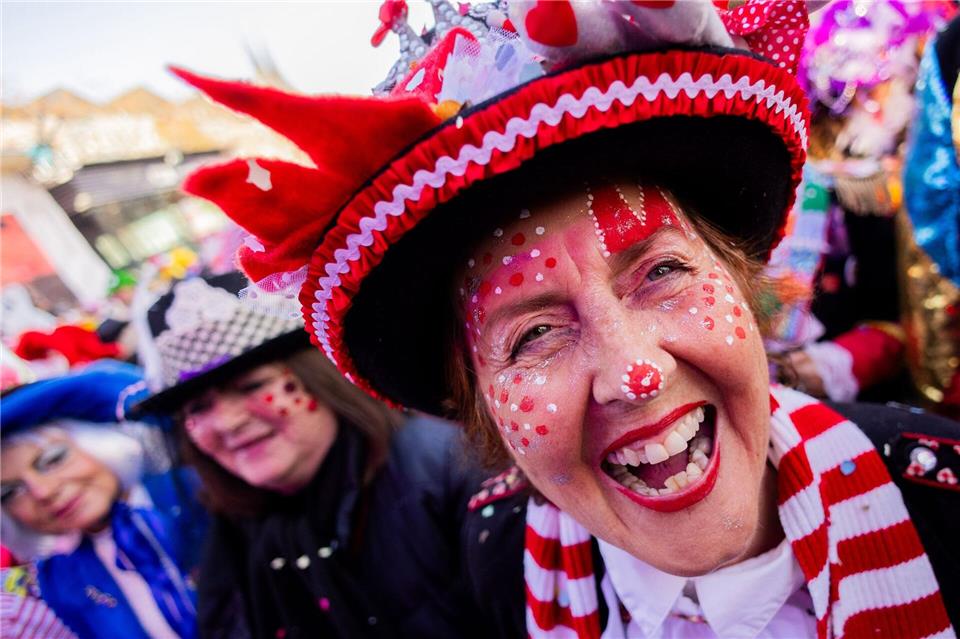 Ein Großteil des bundesweiten Karnevalumsatzes wird laut einer IW-Studie in Köln hervorgebracht. (Archivbild) Rolf Vennenbernd/dpa