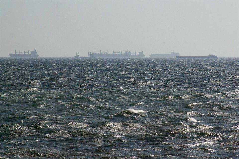 Ein Handelsschiff ist im Schwarzen Meer verunglückt. (Symbolbild)Kathrin Lauer/dpa