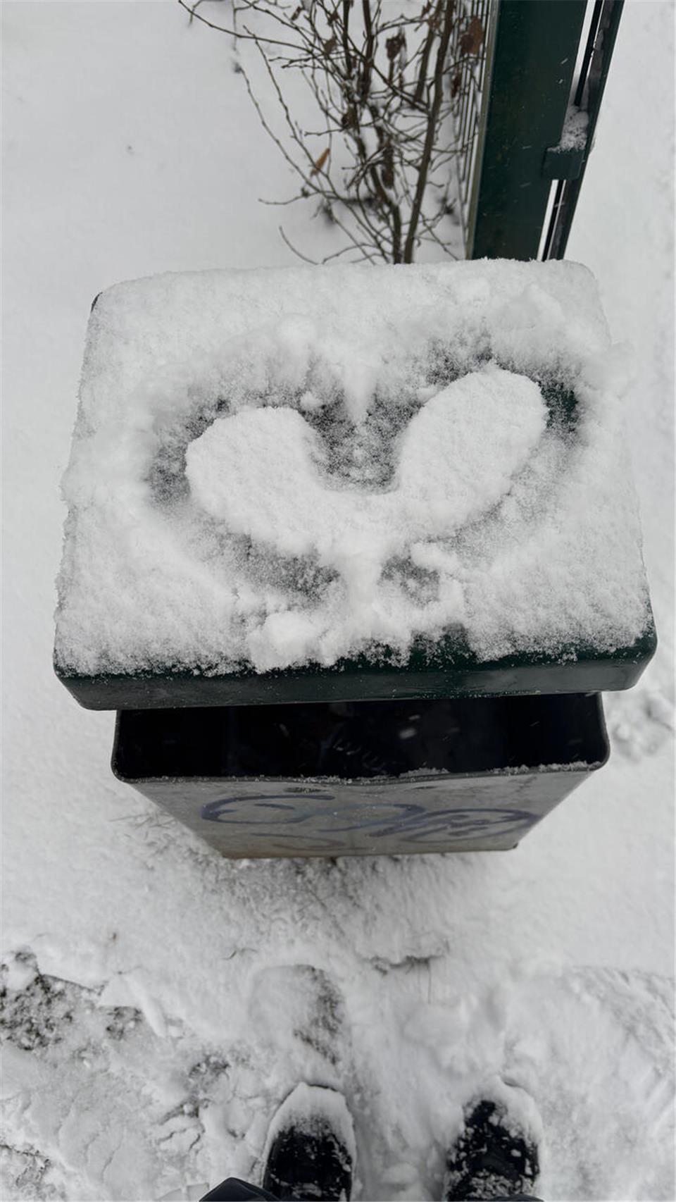 Ein Herz für den, der seinen Müll im Mülleimer entsorgt und nicht in der Natur. ...