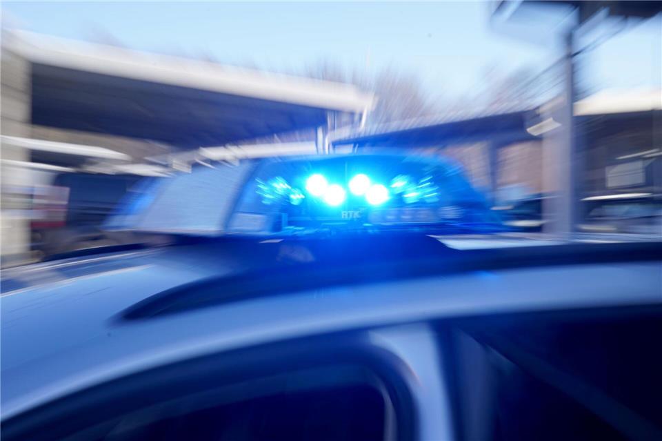 Ein Hochzeitskorso bei Bremen zieht einen etwa 90-minütigen Polizeieinsatz nach sich. (Symbolbild)Marcus Brandt/dpa