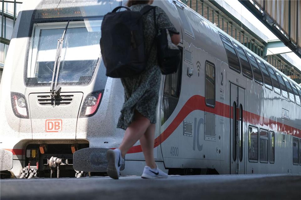 Ein IC der Deutschen Bahn wurde in Böblingen geräumt. (Symbolbild)Bernd Weißbrod/dpa