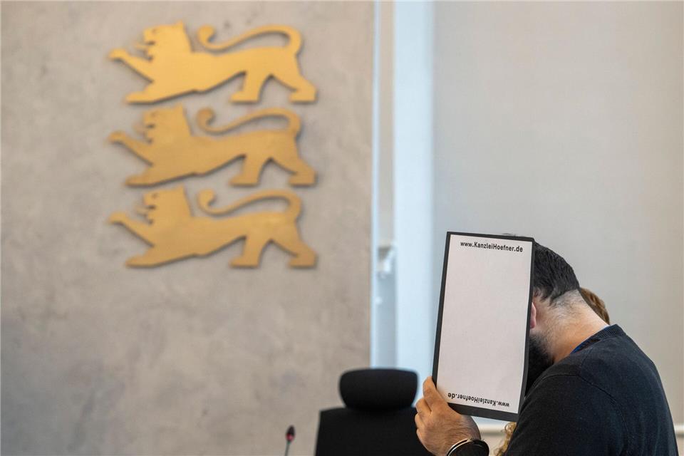 Ein Islamlehrer ist wegen sexuellen Missbrauchs und Körperverletzung von Minderjährigen vom Landgericht Ellwangen zu einer hohen Gefängnisstrafe verurteilt worden. (Archivbild)Stefan Puchner/dpa