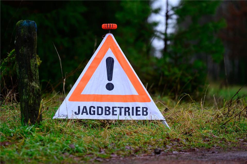Ein Jäger steht nach einem mutmaßlichen Jagdunfall in Cloppenburg vor Gericht. (Symbolbild) Philipp Schulze/dpa