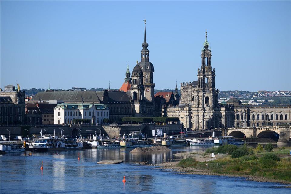 Ein Jahr nach dem Teileinsturz der Carolabrücke diskutiert der Landtag über Konsequenzen und mehr Geld für Brückensicherheit.Robert Michael/dpa