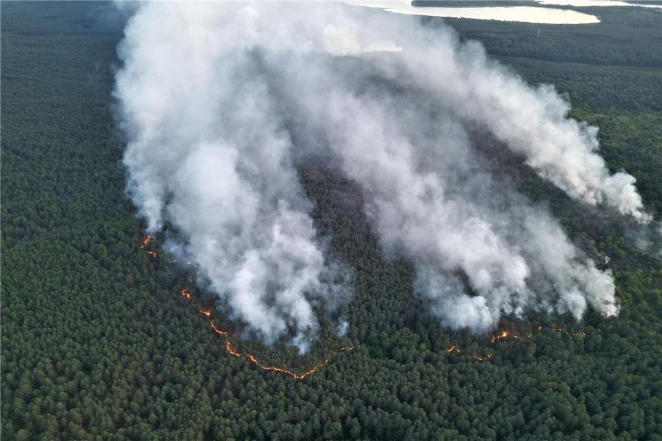 Ein Kanuverleiher in Kratzeburg bekommt die Auswirkungen des Brandes deutlich zu spüren.Marcus Mohnfeld/Landkreis Mecklenburgische Seenplatte/dpa