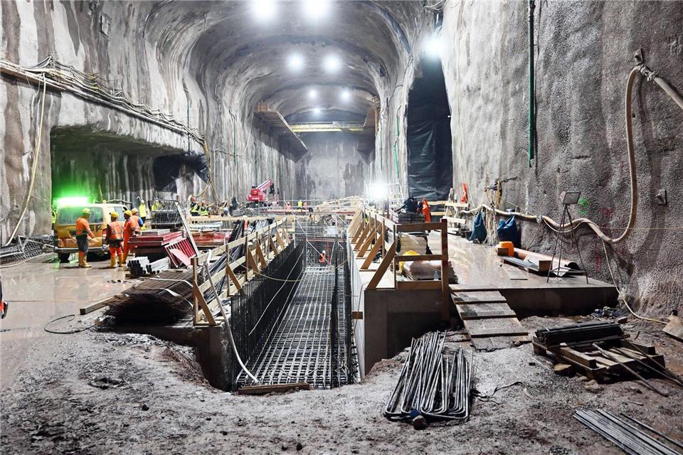 Ein Kernelement des Bauprojekts ist ein Tunnelsystem im Berg, ein sogenannter Kavernenwasserspeicher.Uli Deck/dpa