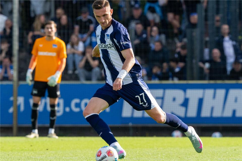 Ein Kind vom Dorf: Hertha-Profi Niklas Kolbe kennt sich auch nach einem Jahr immer noch nicht aus in Berlin. (Archivbild)Soeren Stache/dpa
